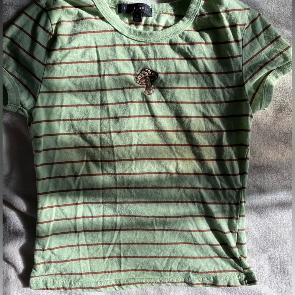 mushroom cropped tee